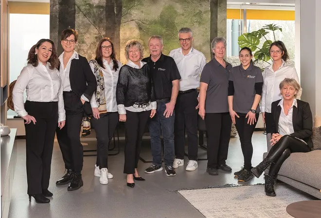 Esstisch und Stühle